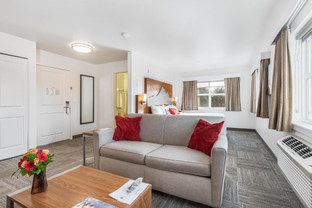 Queen Suite with Two Queen Beds