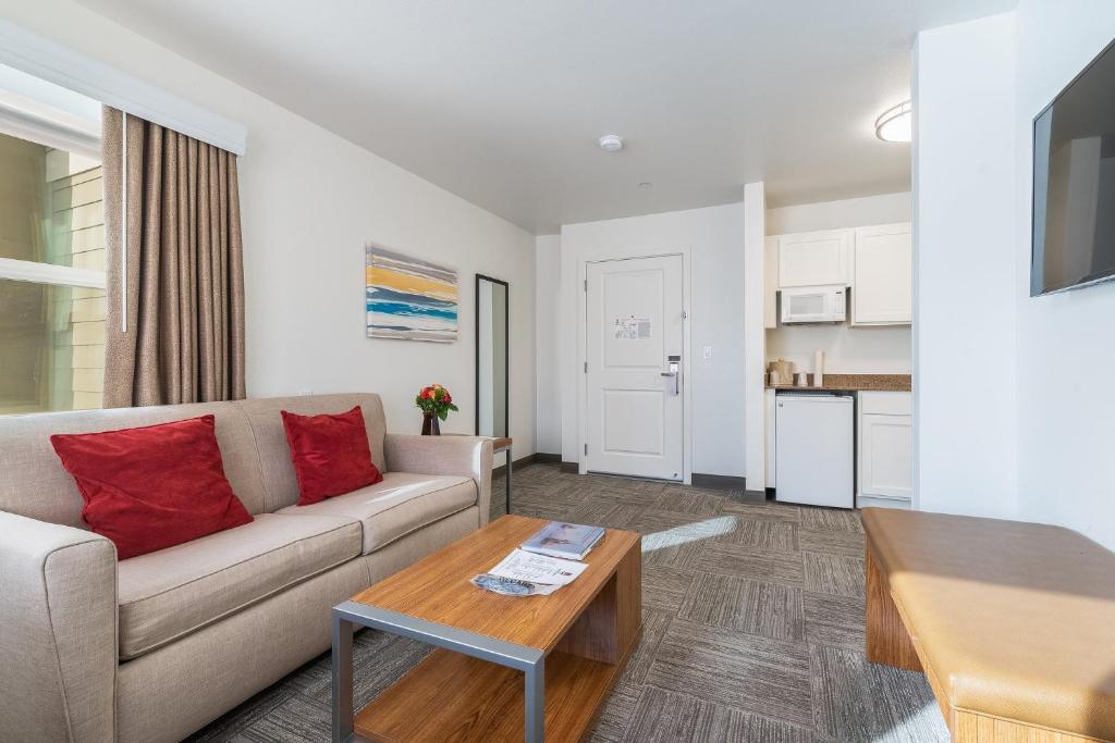 Queen Suite with Two Queen Beds