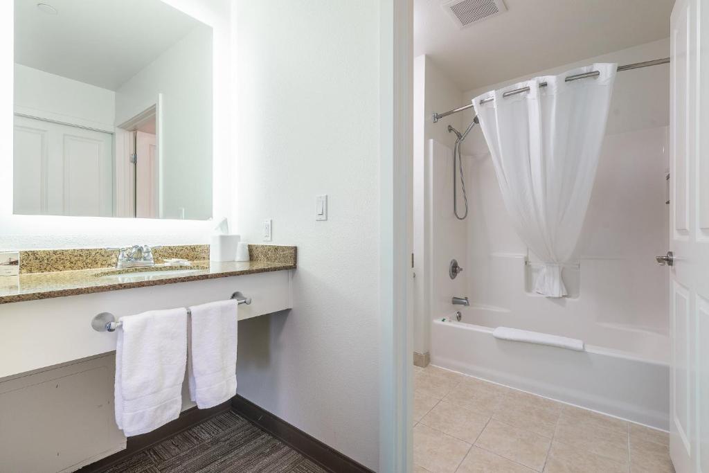 Queen Suite with Two Queen Beds