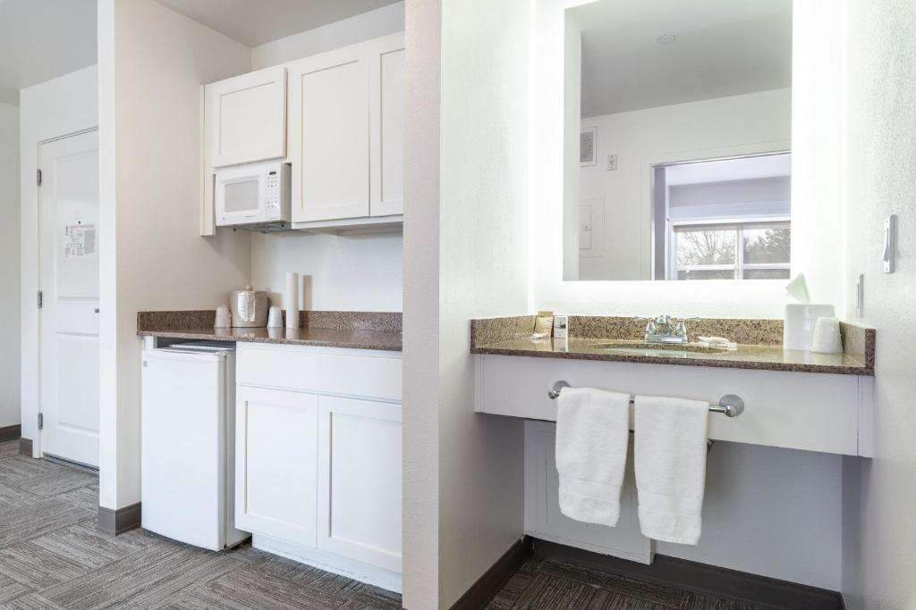 Queen Suite with Two Queen Beds