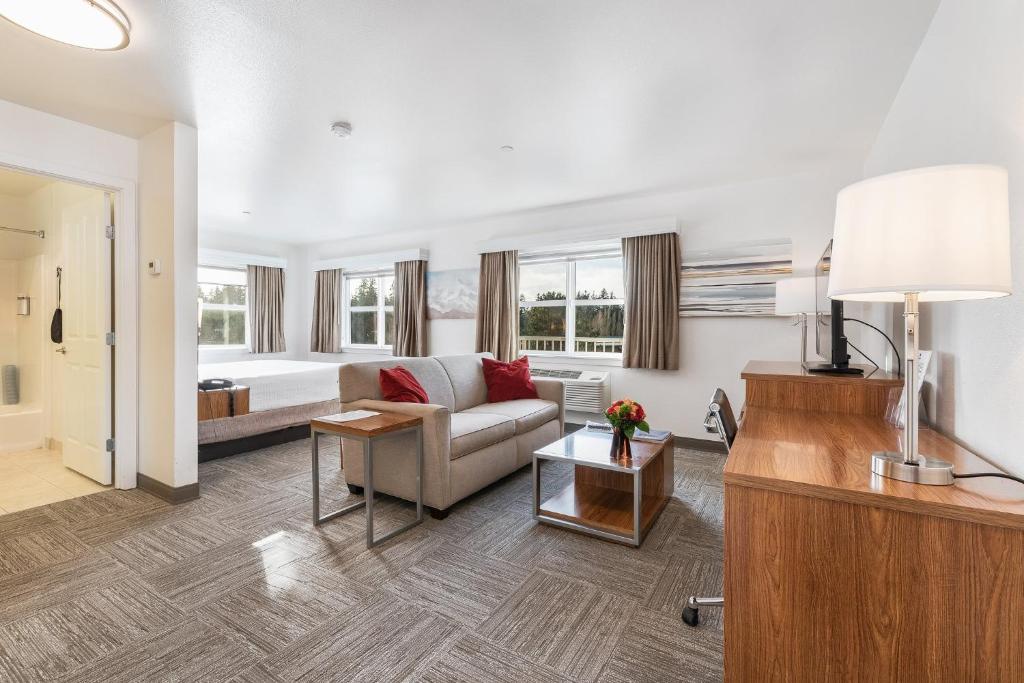 Queen Suite with Two Queen Beds