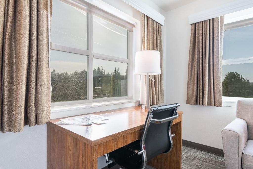 Queen Suite with Two Queen Beds