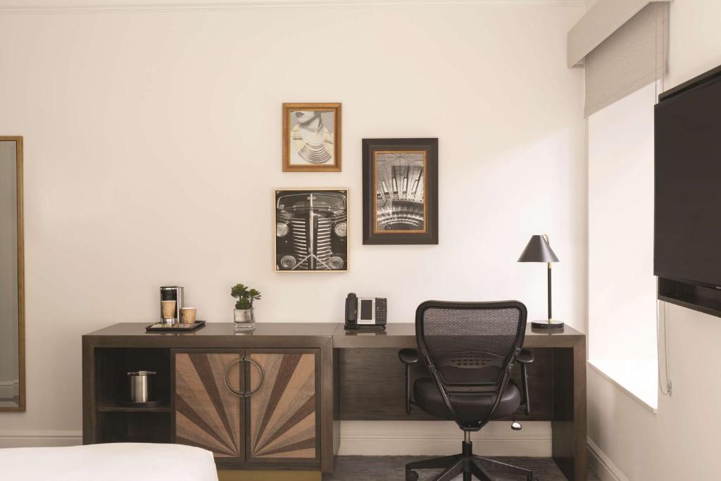 Deluxe Queen Room with Two Queen Beds