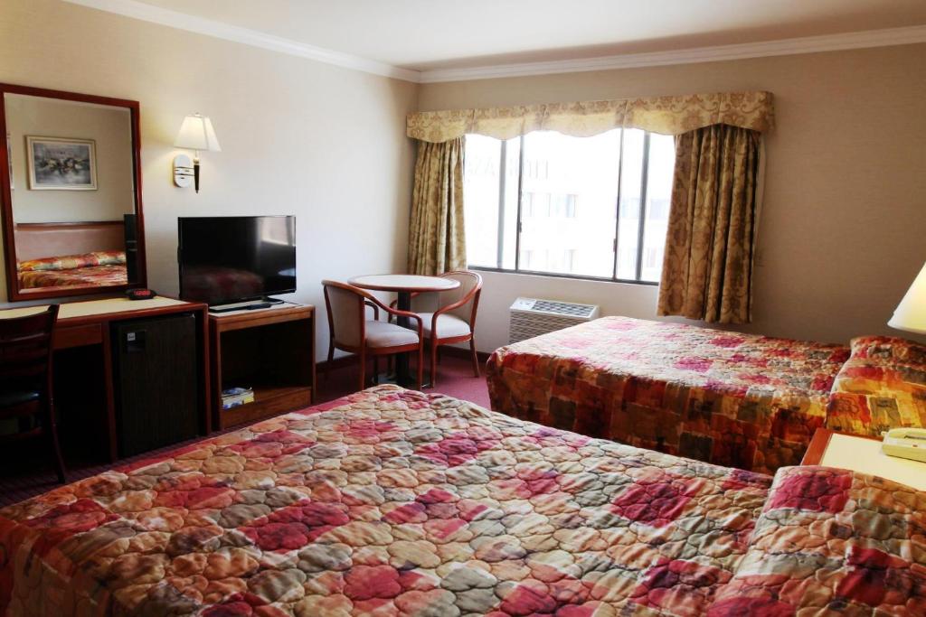 Standard Queen Room with Two Queen Beds