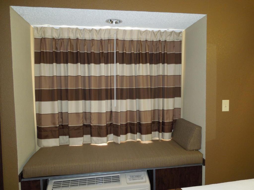 Queen Room – Non-Smoking