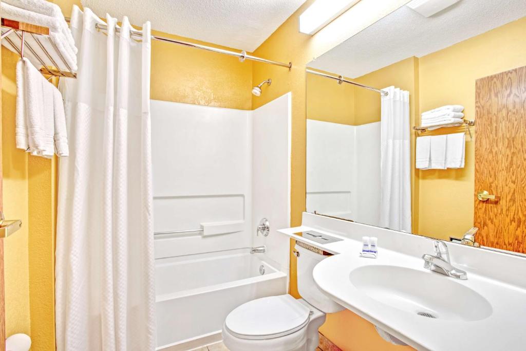 Queen Room – Non-Smoking