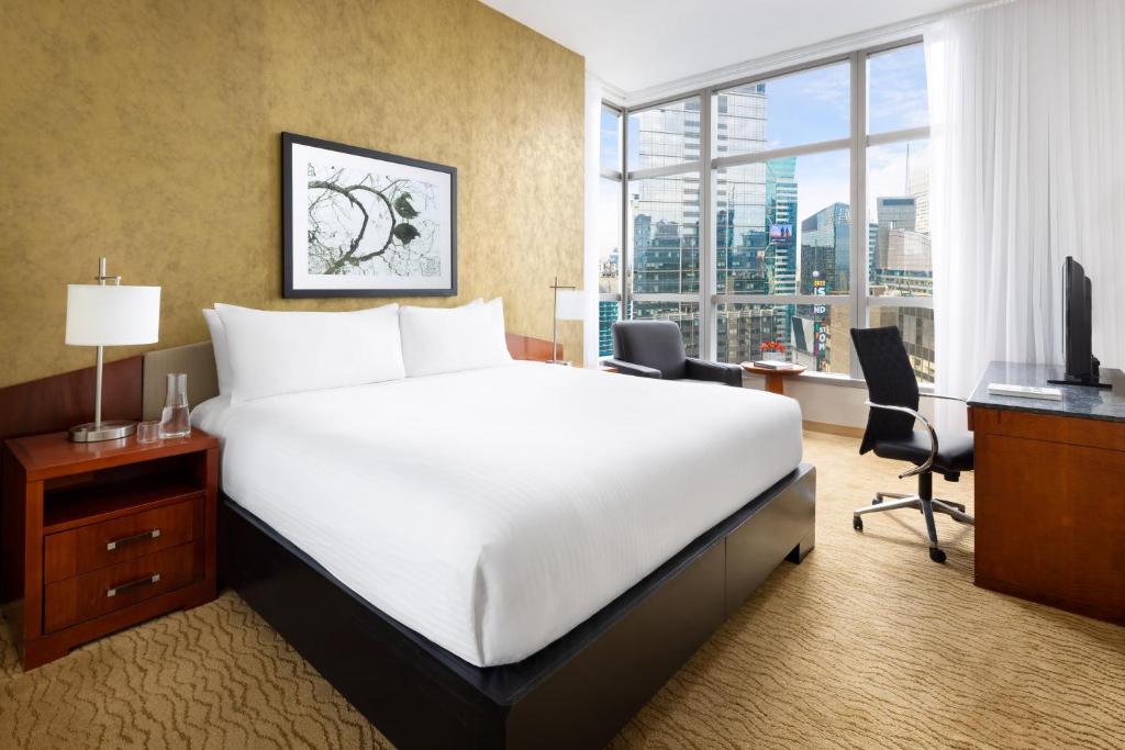 Deluxe Room with One King Bed and City View