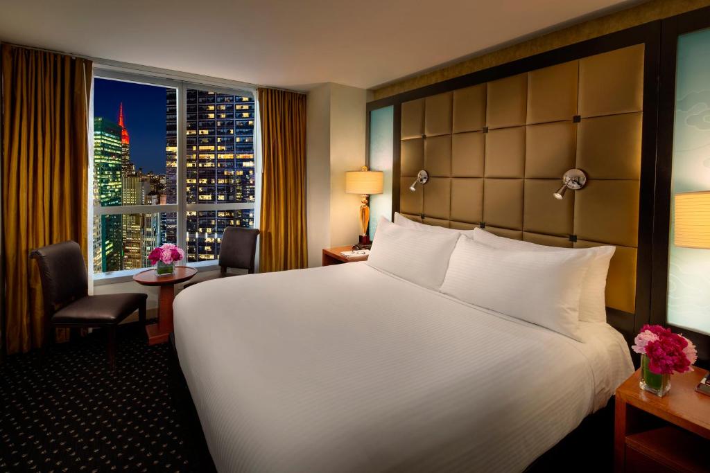 Deluxe Room with One King Bed and City View