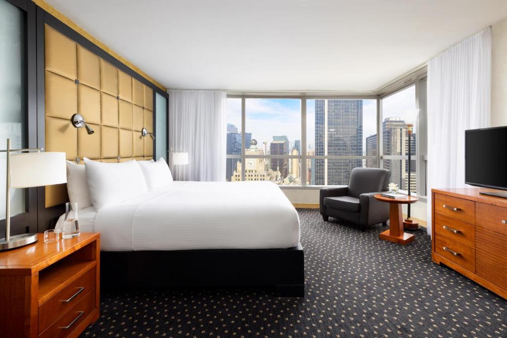 Deluxe Room with One King Bed and City View