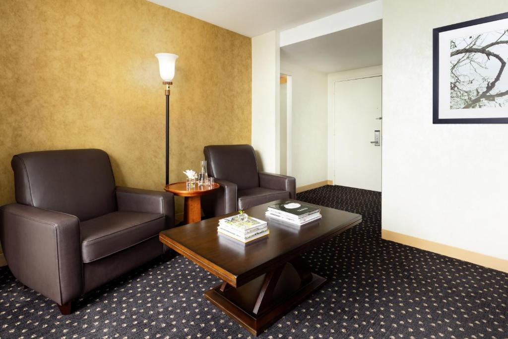 One-Bedroom King Suite