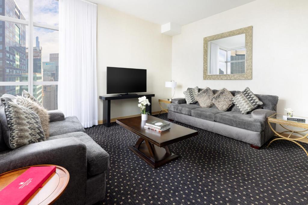 One-Bedroom King Suite – Time Square View