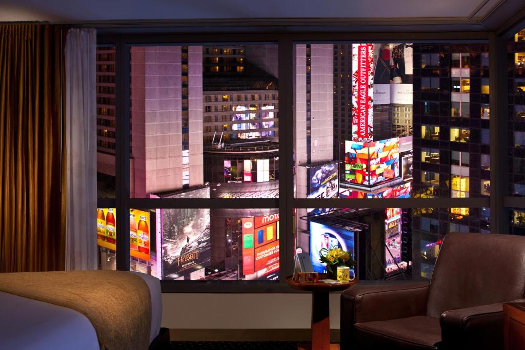 One-Bedroom King Suite – Time Square View