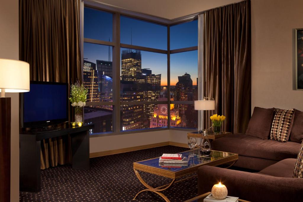 One-Bedroom King Suite – Time Square View