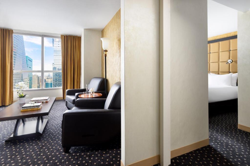 One-Bedroom King Suite – Time Square View