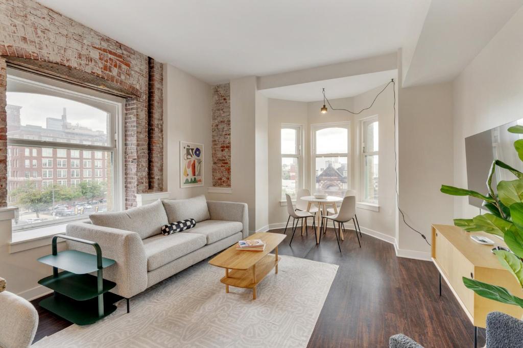 Two Bedroom Apartment with Office