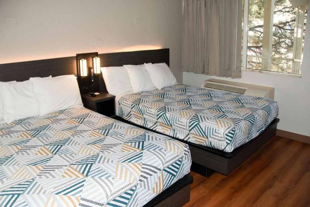 Deluxe Quadruple Room – Non-Smoking