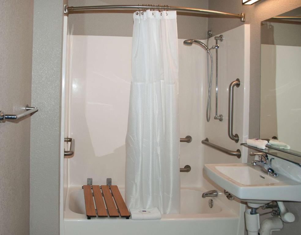 Double Room – Disability Access – Non-Smoking