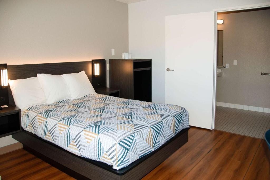 Double Room – Disability Access – Roll In Shower