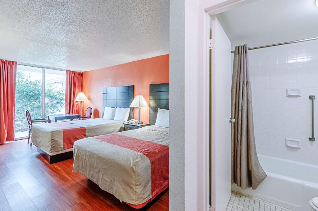 Deluxe Quadruple Room – Non-Smoking