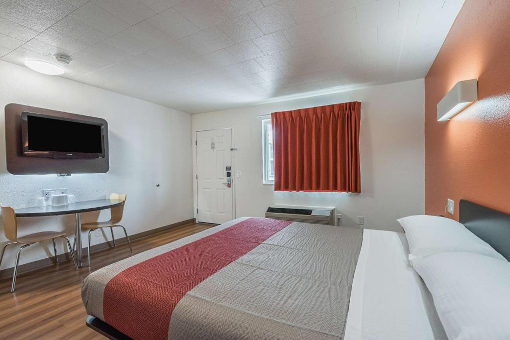 Queen Room – Non-Smoking