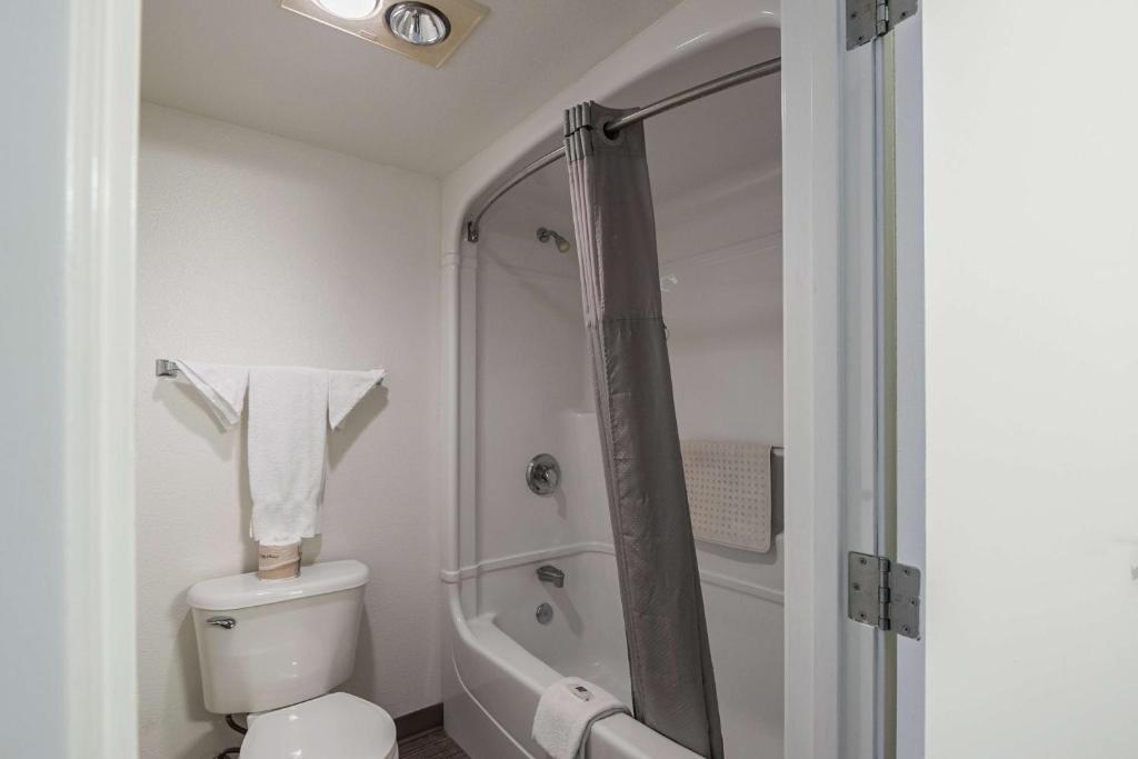 Queen Room – Non-Smoking