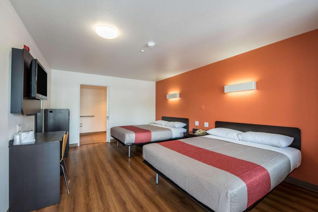 Queen Room – Non-Smoking