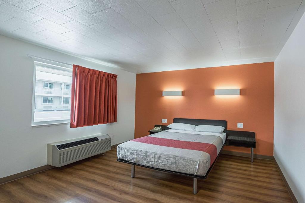 Queen Room – Non-Smoking