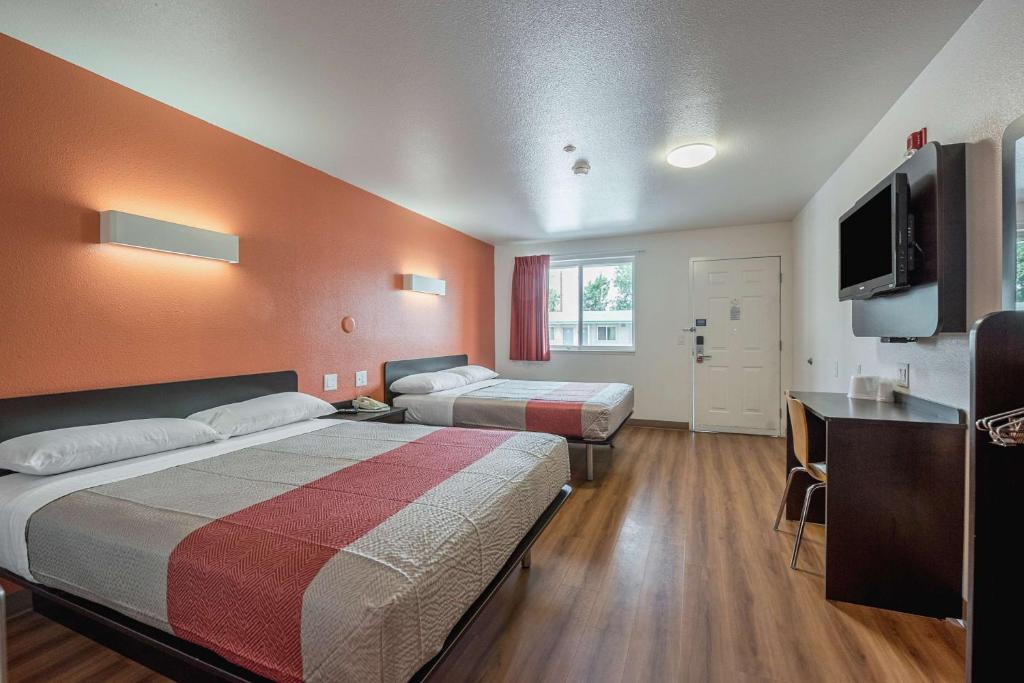 Queen Room – Non-Smoking