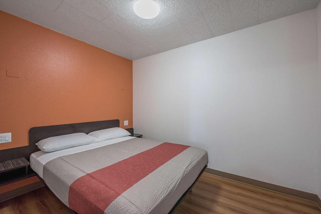 Queen Room – Smoking