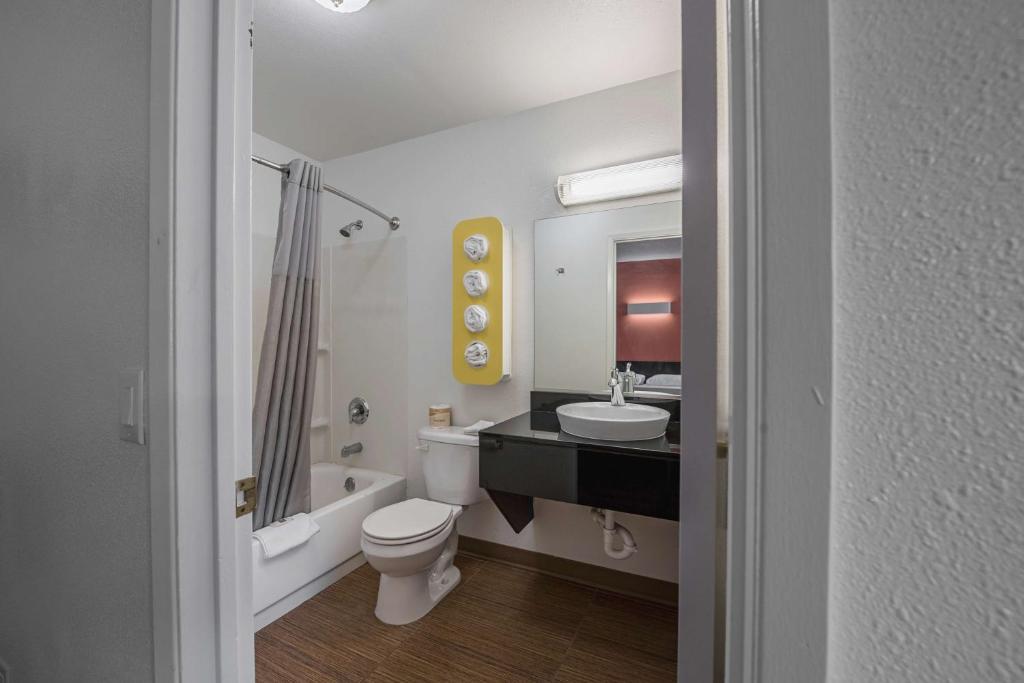 Queen Room with Two Queen Beds – Disability Access – Non-Smoking