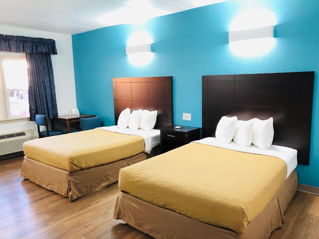 Deluxe King Room – Non-Smoking