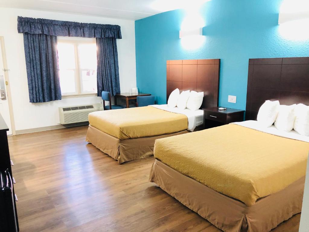 Deluxe King Room – Non-Smoking