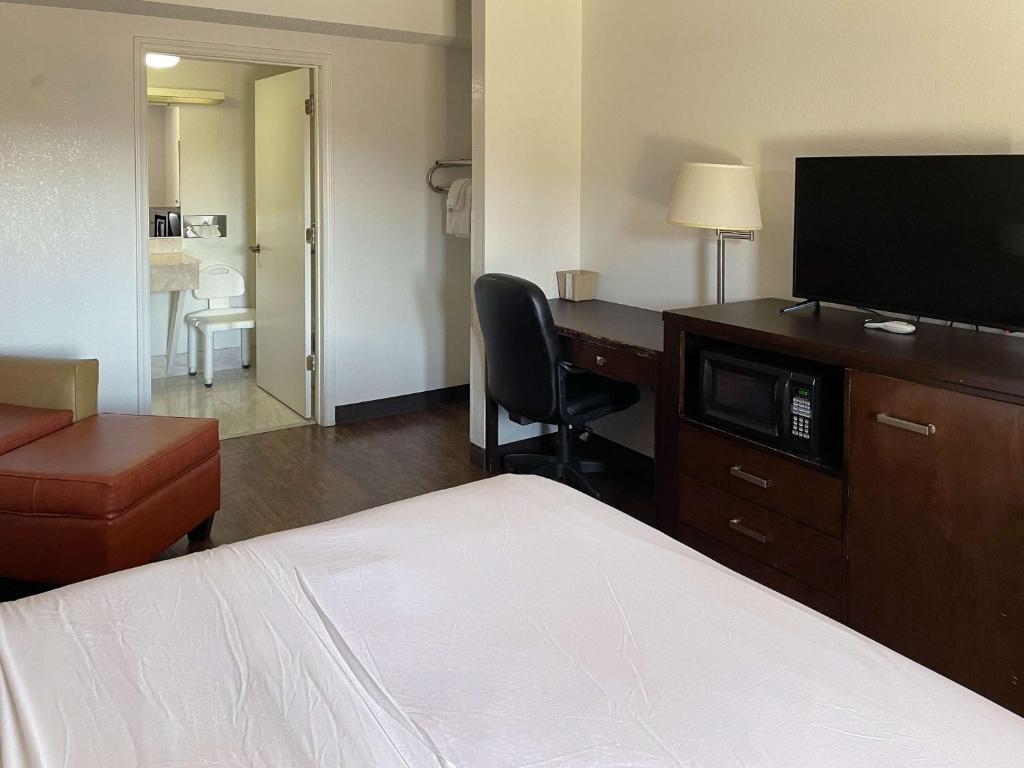 King Room – Disability Access – Non-Smoking