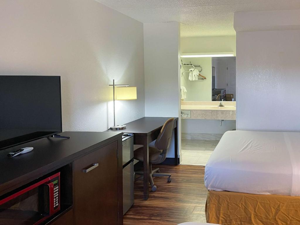 Queen Room with Two Queen Beds – Smoking