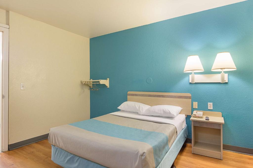 Deluxe Quadruple Room – Non-Smoking