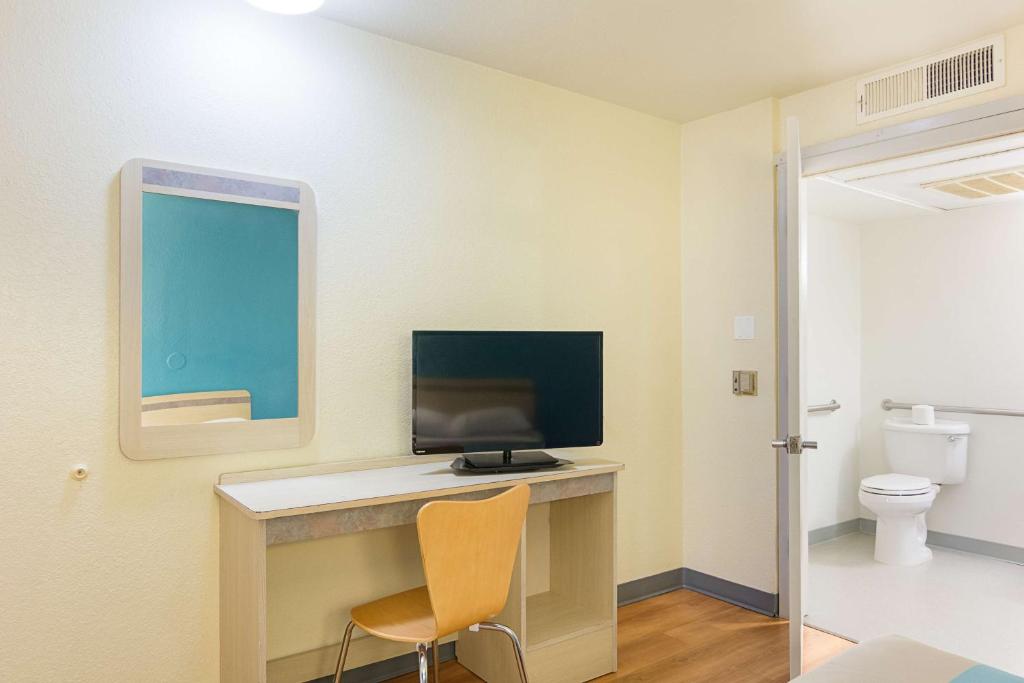 Double Room – Disability Access – Non-Smoking