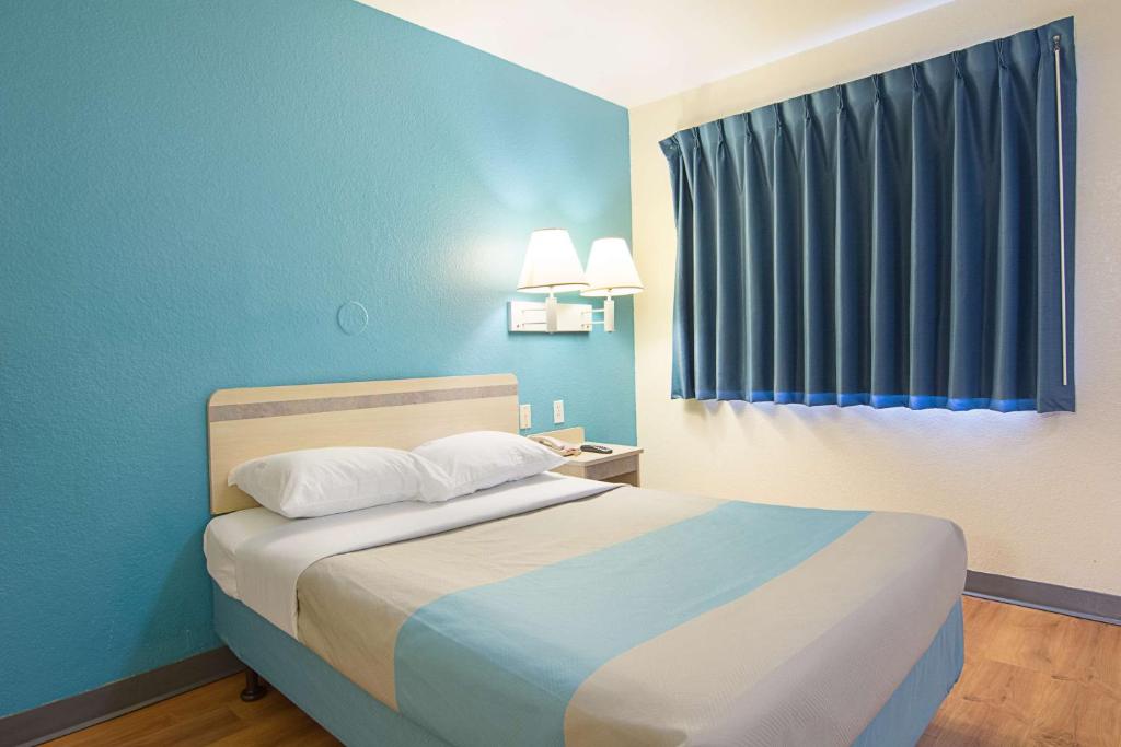 Double Room – Disability Access – Non-Smoking