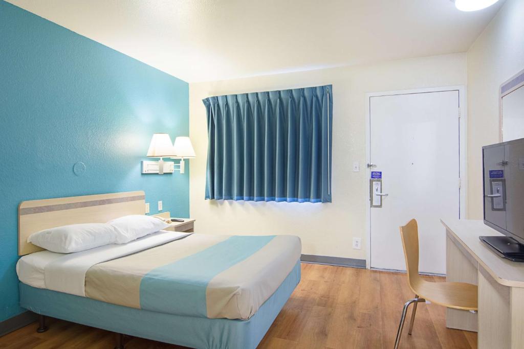 Double Room – Disability Access – Roll In Shower