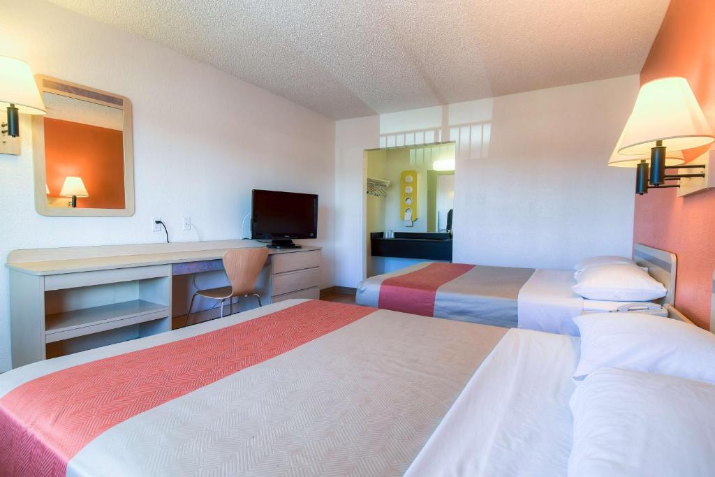 Deluxe Queen Room with Two Queen Beds