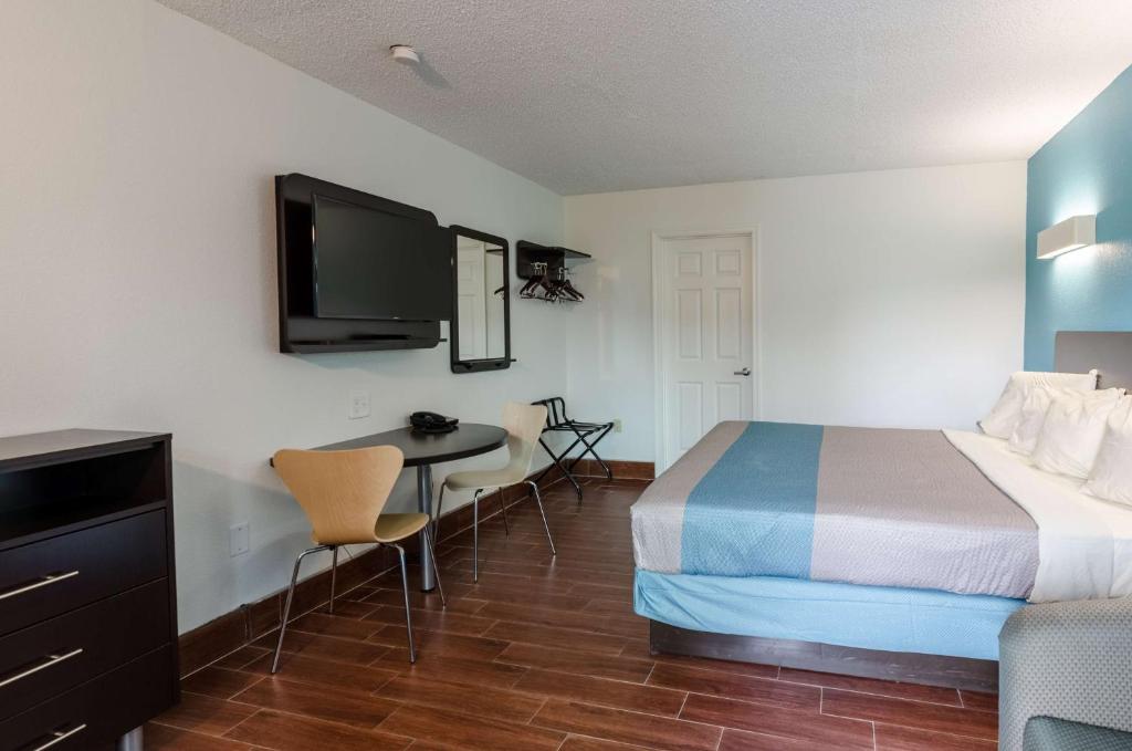 King Room – Non-Smoking