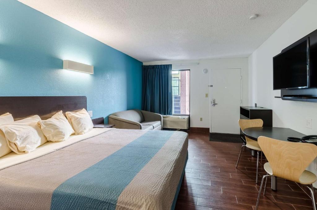 King Room – Non-Smoking