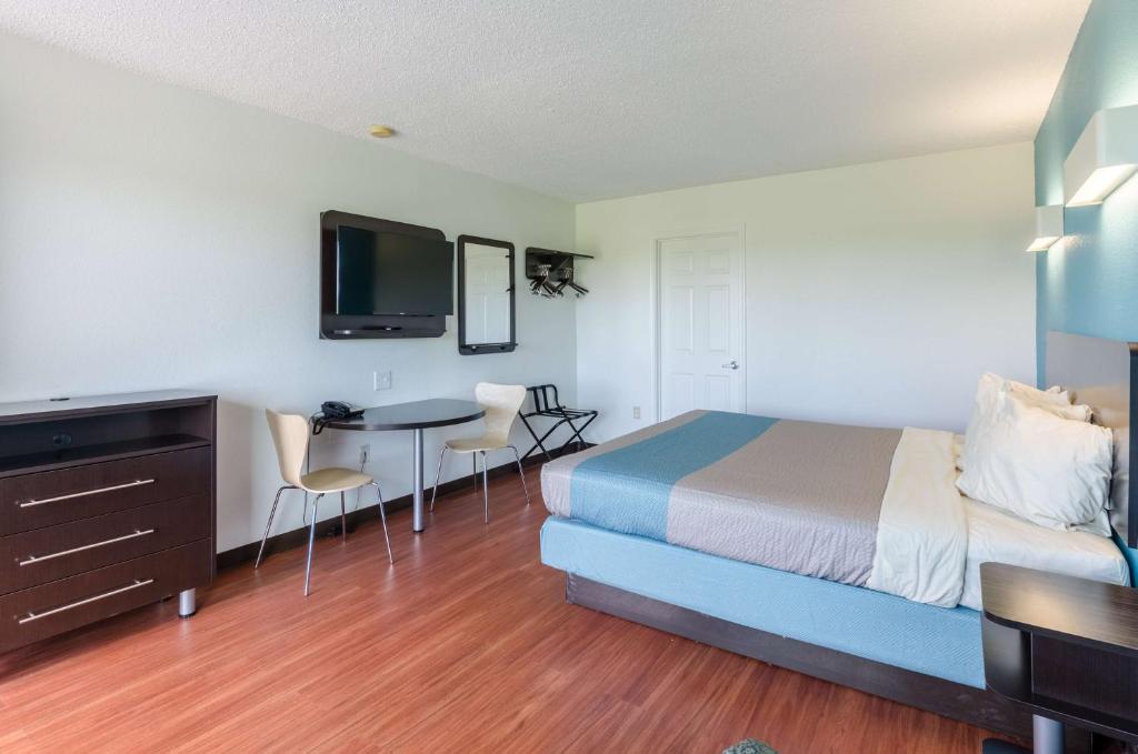 King Room – Non-Smoking