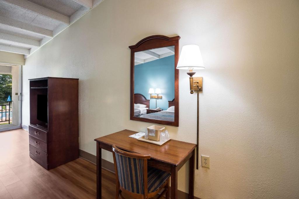 Quadruple Room – Disability Access – Roll in Shower