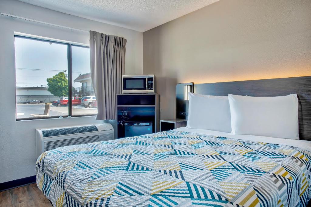 Deluxe King Room – Smoking