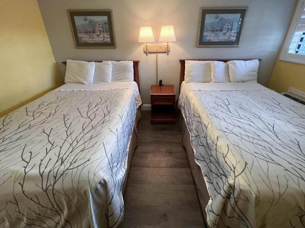 Queen Room with Two Queen Beds – Non-Smoking