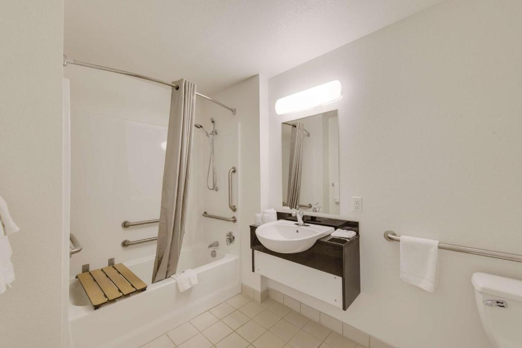 Quadruple Room – Disability Access – Non-Smoking