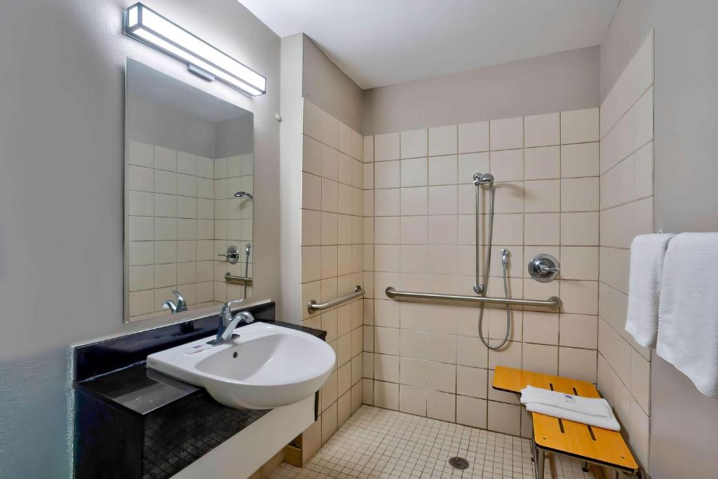 Quadruple Room – Disability Access – Roll in Shower