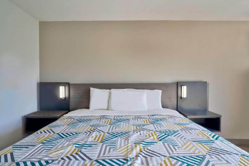 Standard King Room – Smoking