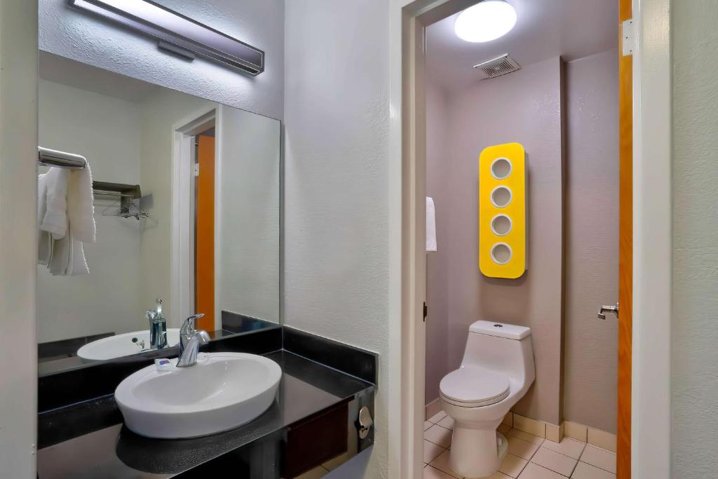 Standard King Room – Smoking