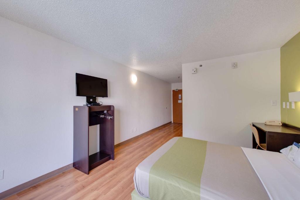 Standard King Room – Smoking